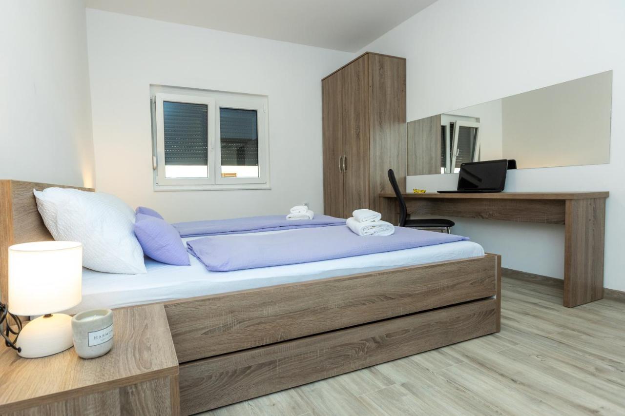 Apartments Maris Свети свети Филип и Яков Екстериор снимка