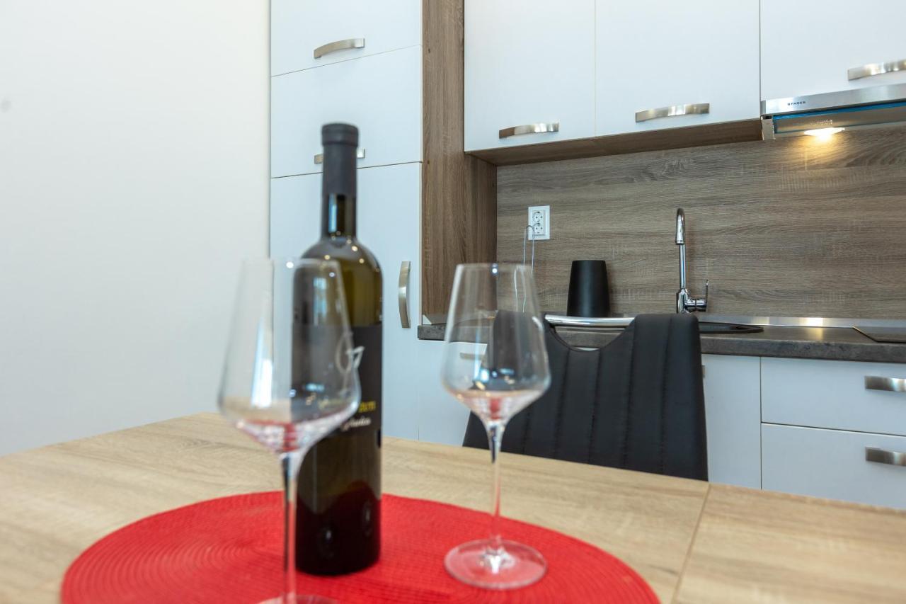 Apartments Maris Свети свети Филип и Яков Екстериор снимка